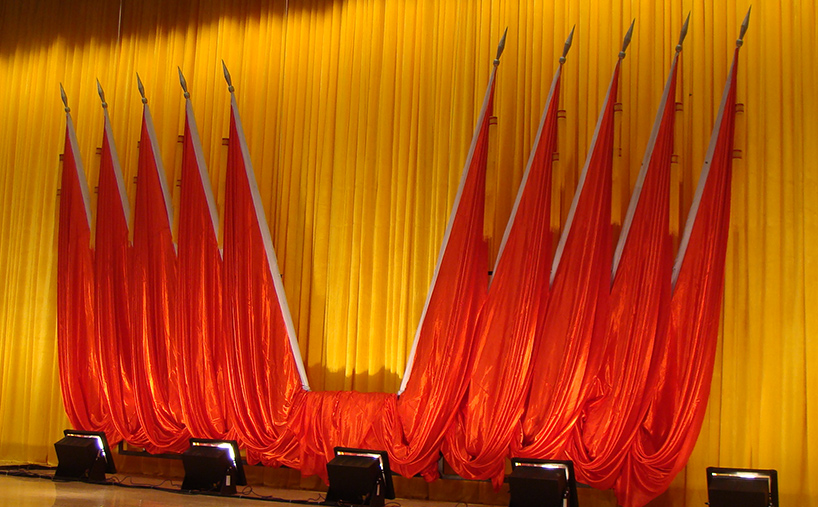 提升阻燃幕布品质，保障舞台使用安全！通用舞台阻燃幕布新年开工