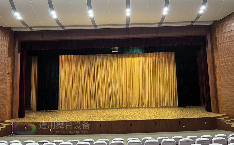 提质校园文体阵地，深耕美育育人，营造浓厚的校园文化氛围！安顺一中完成舞台幕布、设备优化升级
